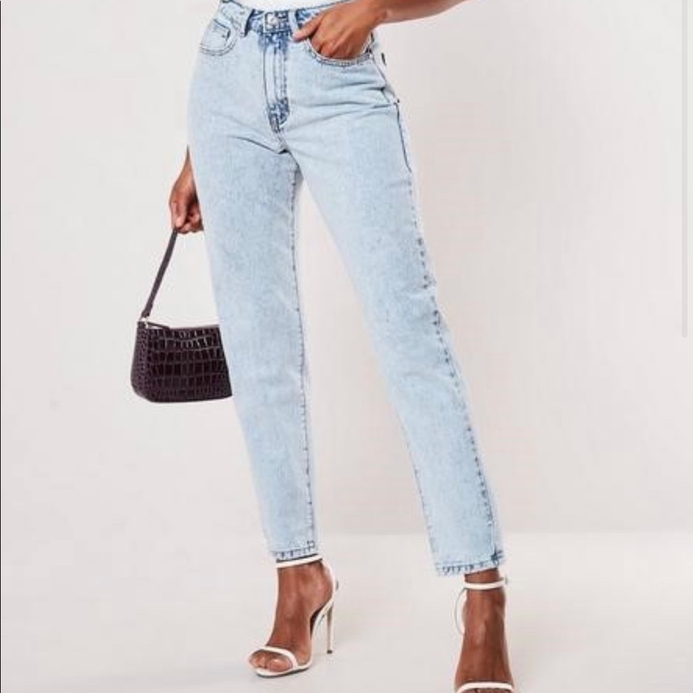 Light Blue Riot Stonewashed highwasted Mom Jeans